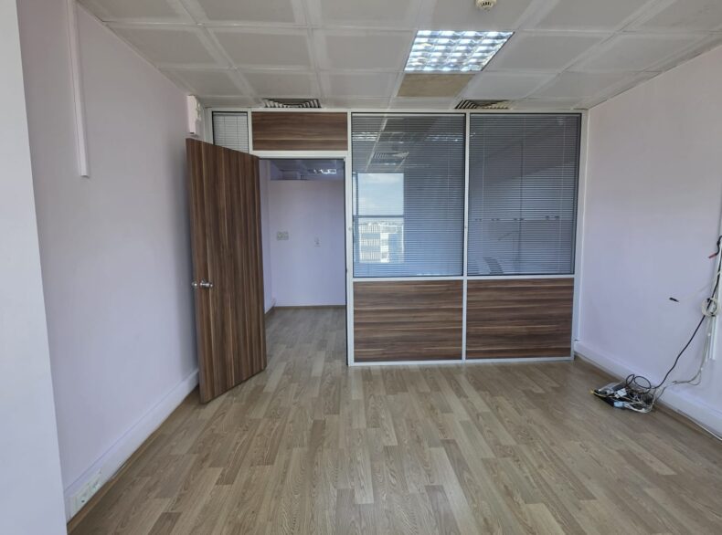 VİZYON PARK OFİS BLOKLARINDA 40 M2 NET BÖLMELİ MUTFAKLI OFİS